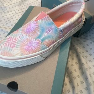 Women size 10 toms new with box and tags